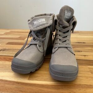 NEW - Palladium Baggy Boots in Titanium - Size 6 - Womens
